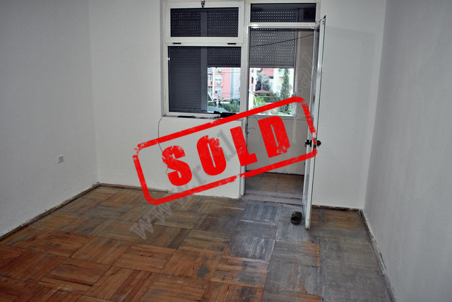 Apartament 2+1 me qira prane Bulevardit GJergj Fishta ne Tirane.

Ndodhet ne katin e 5 dhe te fund